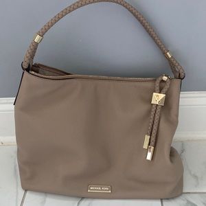 Micheal Kors purse